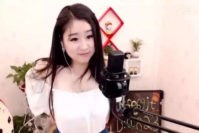 见过当年菲儿哭的样子吗