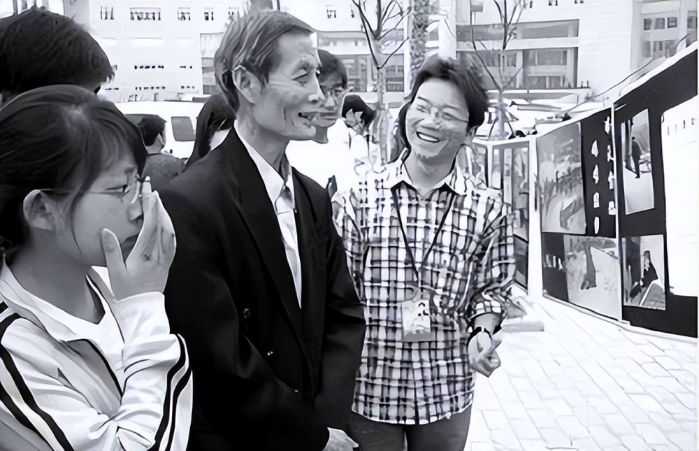 希望老人江诗信14年资助2164名学生就学因被偷7000元跳楼