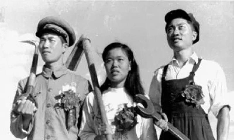 1975省委书记告诉一位农妇周总理要提拔你农妇再等等吧