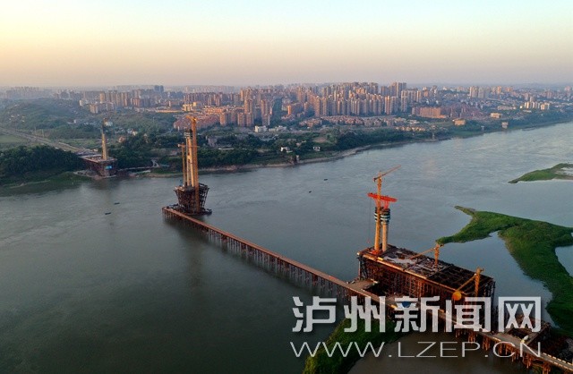 泸州长江六桥即将进入钢箱梁吊装环节