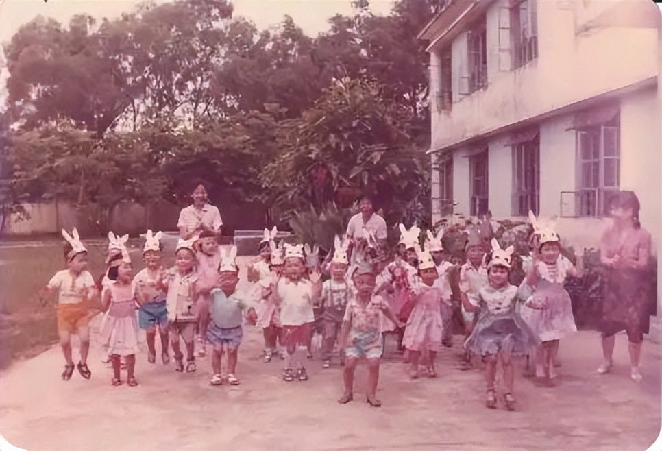 80年代幼儿园旧照流出现代父母感叹好快乐这是我梦寐以求的