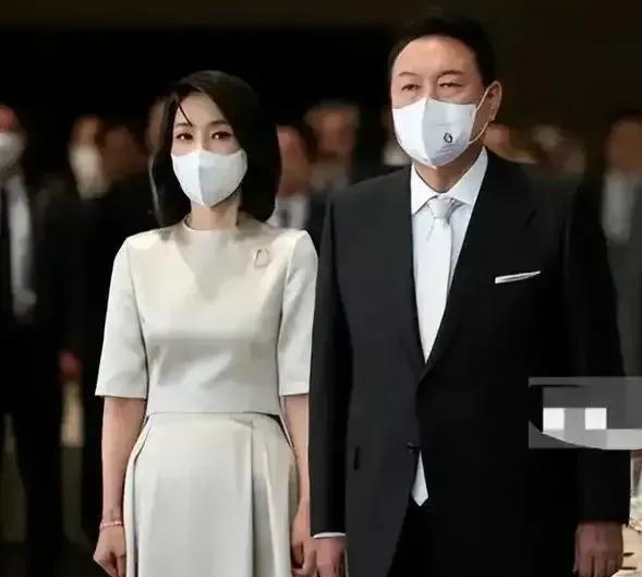 韩国新总统夫人金建希:40岁结婚无儿无女,冻龄美艳似女明星|尹锡悦