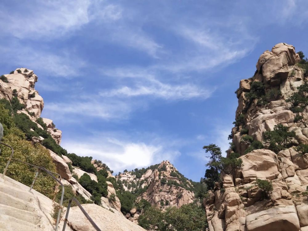 内蒙古初夏旅游景点推荐梅力更风景区旅游攻略免费语音导游
