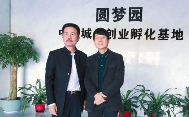 二年,南平就创办了《武夷山文艺,当时福建的一些知名作家,如蔡其娇