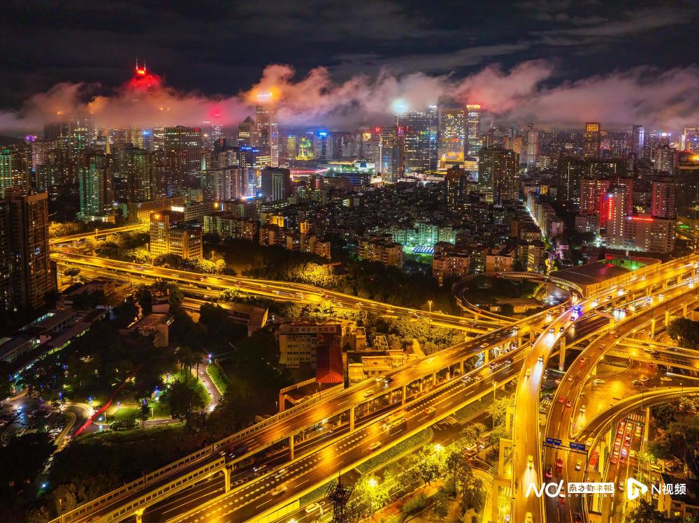 图集雨后广州美如仙境云气奔涌高楼耸峙晶莹璀璨