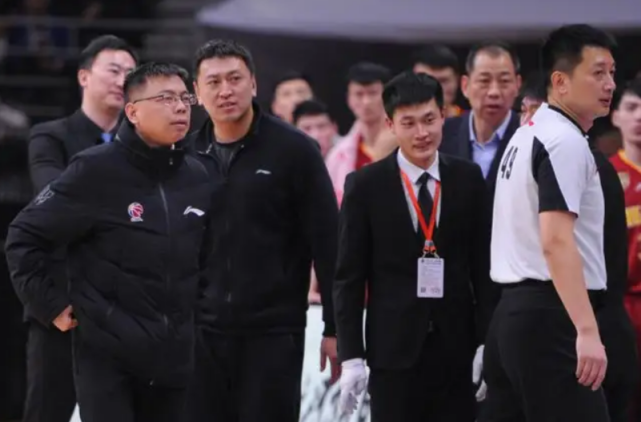 在辞去浙江男篮主帅职位后,刘维伟并没有赋闲在家,而是成为这个夏天最
