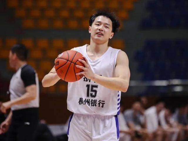 浙江男篮再批刘维伟之后,刘导罕见发声回应,一番话出口高下立判