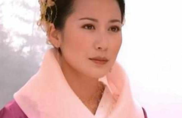 俞飞鸿一直被视为是高级美人的代表,从出道起就演了很多美人,有《小李