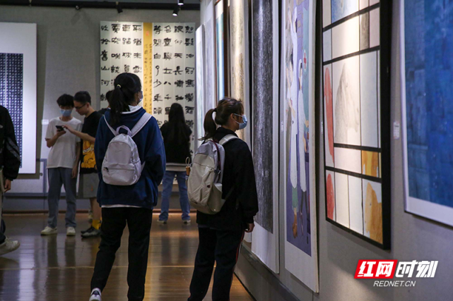 湘南学院2022届美术学专业毕业创作展笃定61远航展出