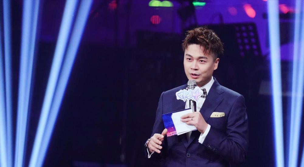 沈涛从浙江走出来的主持人凭王牌走红娶圈外妻子当成宝