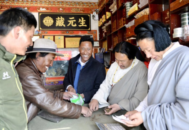 贡嘎是土生土长的西藏那曲人,出生于那曲冬虫夏草主产区比如县,他成长