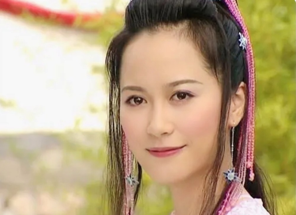 1999年,她在《小李飞刀》中饰演的惊鸿仙子让很多人喜爱.