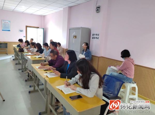 芷江一中骨干教师齐示范全体教师共成长