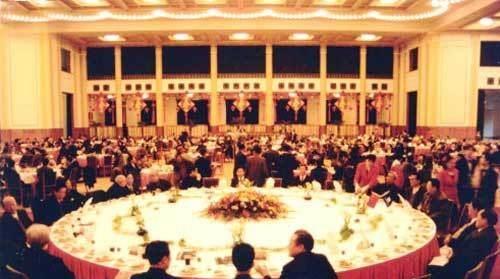 1959年人民大会堂国宴天花板上藏着50位黑衣人他们是谁