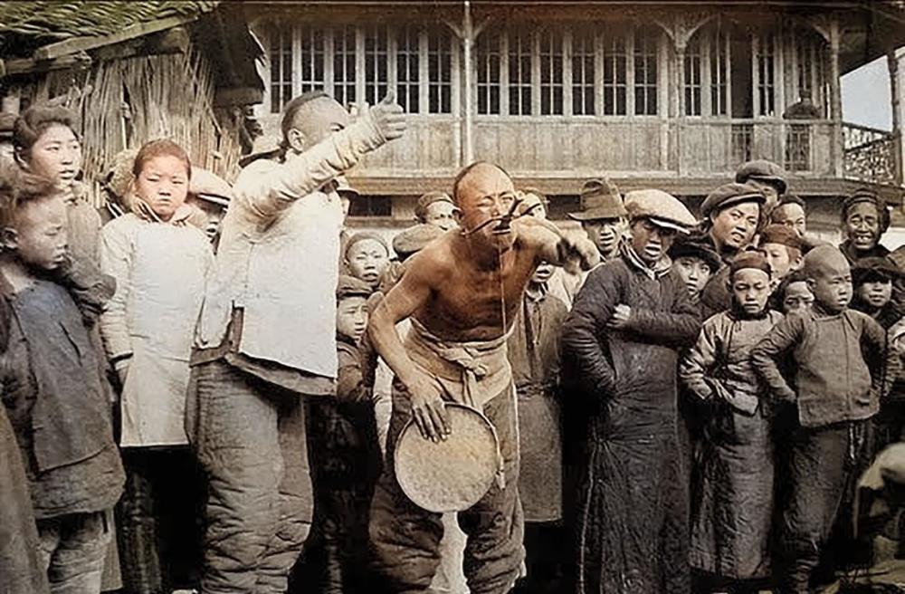 老照片清朝百姓生活印度巡捕在上海押送犯人太监权力很大