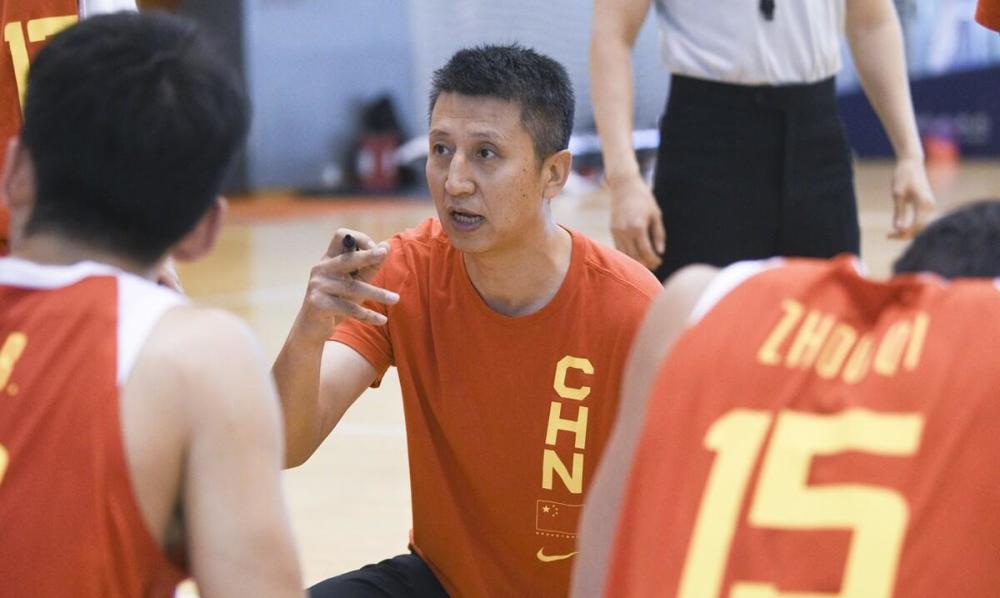 杜峰自不必说广东男篮的功勋教练,可以说为广东队呕心沥血,在整个cba
