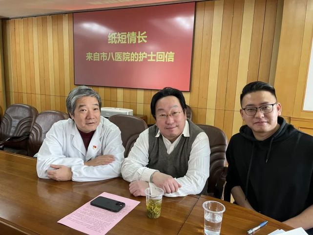 本轮疫情爆发前的3月初,作者(中)和八院党委书记冯云海(左,团委书记