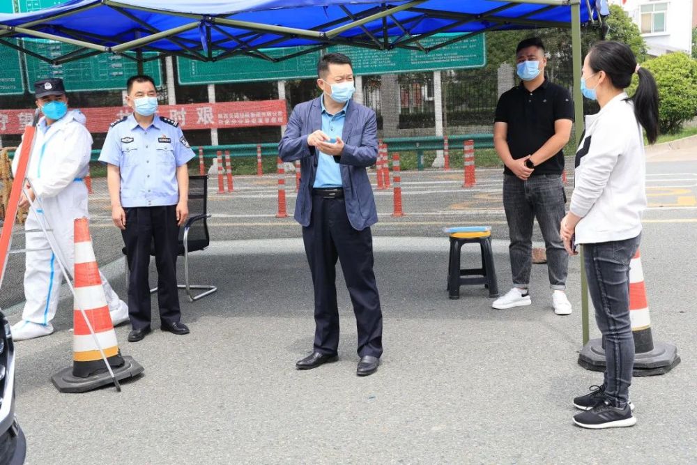 田波同志督导检查高速卡口疫情防控工作