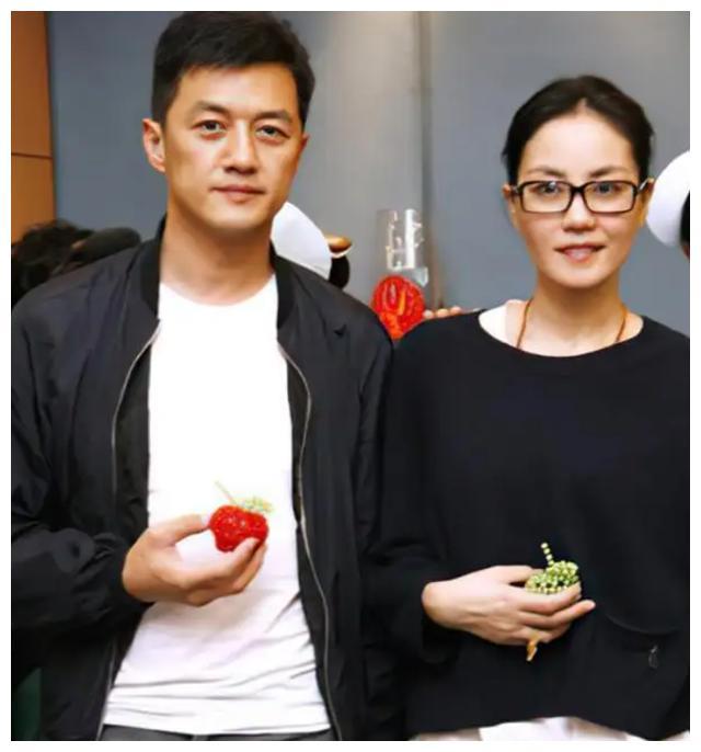 这是李亚鹏与王菲的第一次见面,很快王菲就回到了香
