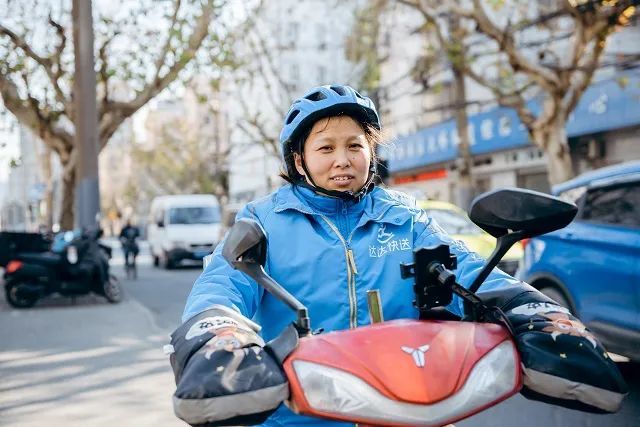 深圳,广州,上海等一线城市,福州,重庆,成都,杭州,长沙,苏州的女骑手