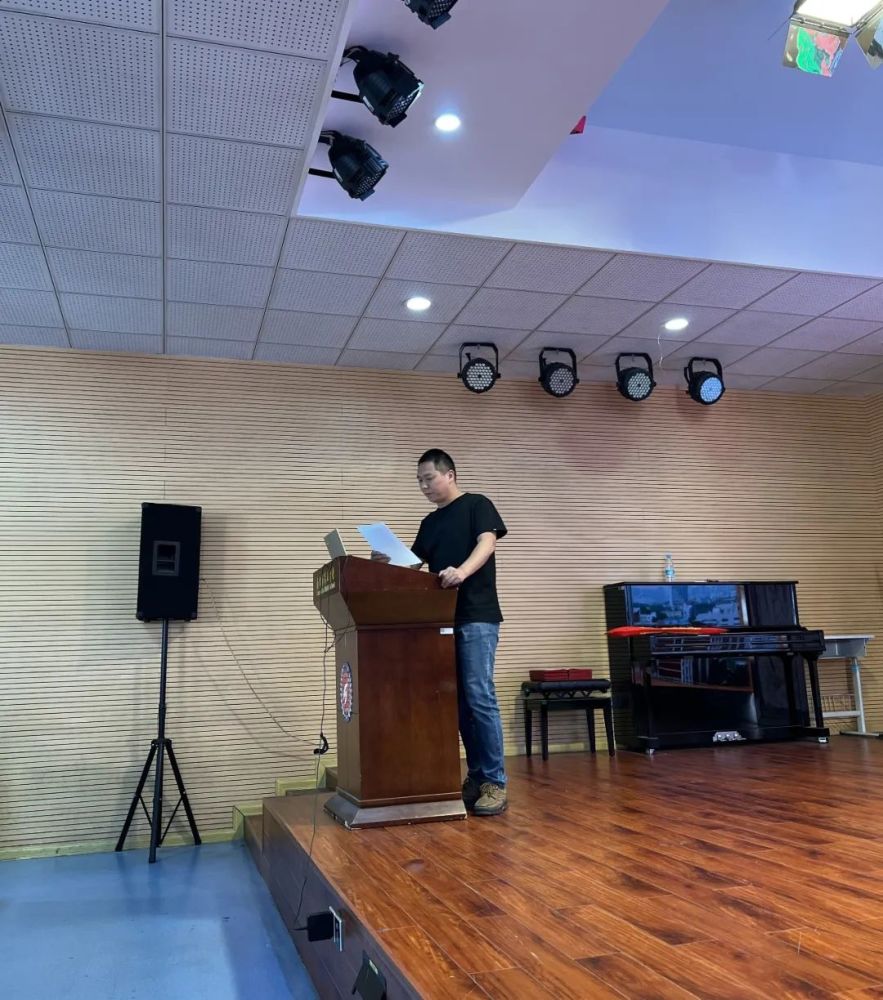 可爱的五中我们共同守护记热心护学风雨无阻义务交警五中护学组座谈会
