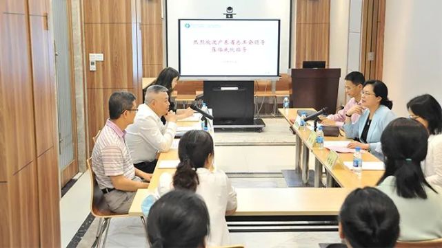 广东省教科文卫工会主席谢岩梅,广东省教科文卫工会副主席胡建钢一行