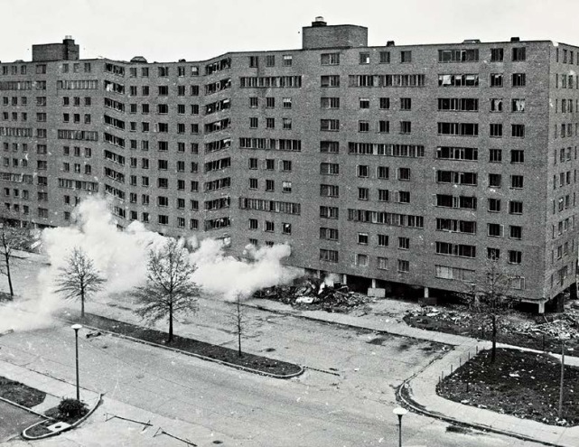 美国圣路易市的"普鲁伊特—艾戈住房工程"被炸毁在当下的中国,设计