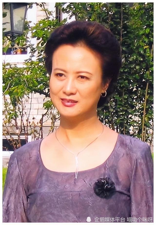 柏寒二婚遇见爱情丈夫突然离世晚年遇海清结挚友临终托孤