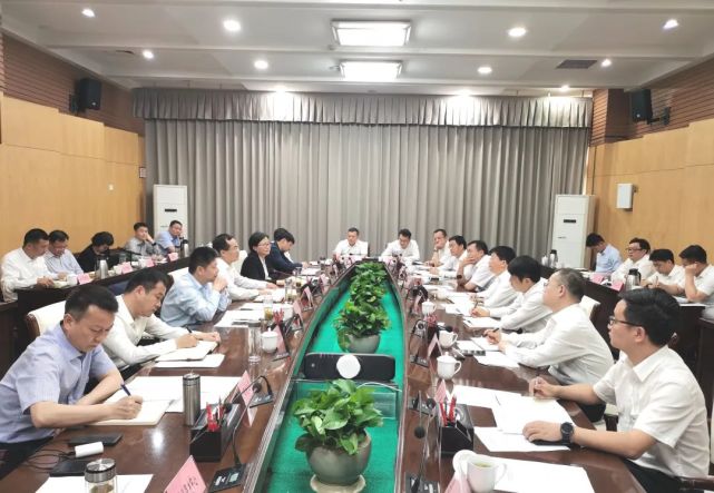 杜延安邓真晓会见周小能一行