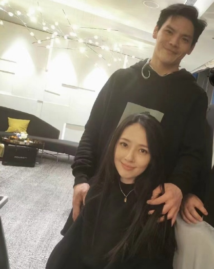 向佐520官宣郭碧婷怀二胎正办理手续盼与妻团聚自曝焦急又兴奋
