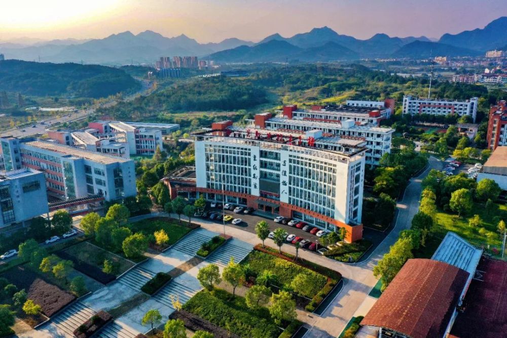 浦江县职业技术学校浦江技工学校2022招生简章