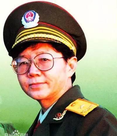 他曾连续5次任阅兵总指挥儿子是中将女儿少将亲家也是副国级