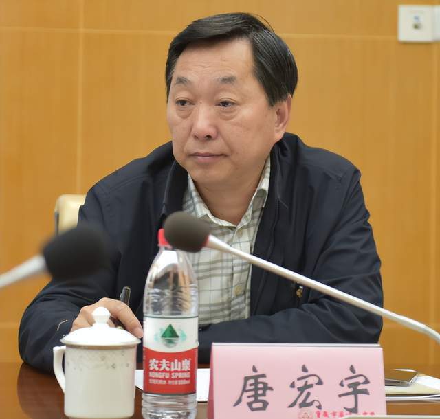 唐宏宇校长表示,从重庆一中学区共同体建立至今,双方互帮互助,合作