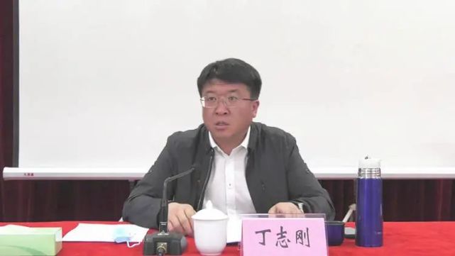 丁志刚指出,要进一步落实食品安全属地管理责任,部门监管责任,企业