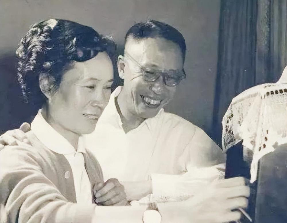 李淑贤嫁给溥仪睡觉各盖各的被子后才知溥仪在偷偷注射激素