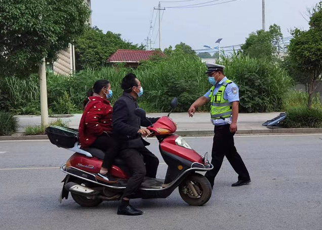 交通整治大冶交警大力整治摩托车电动车交通违法乱象