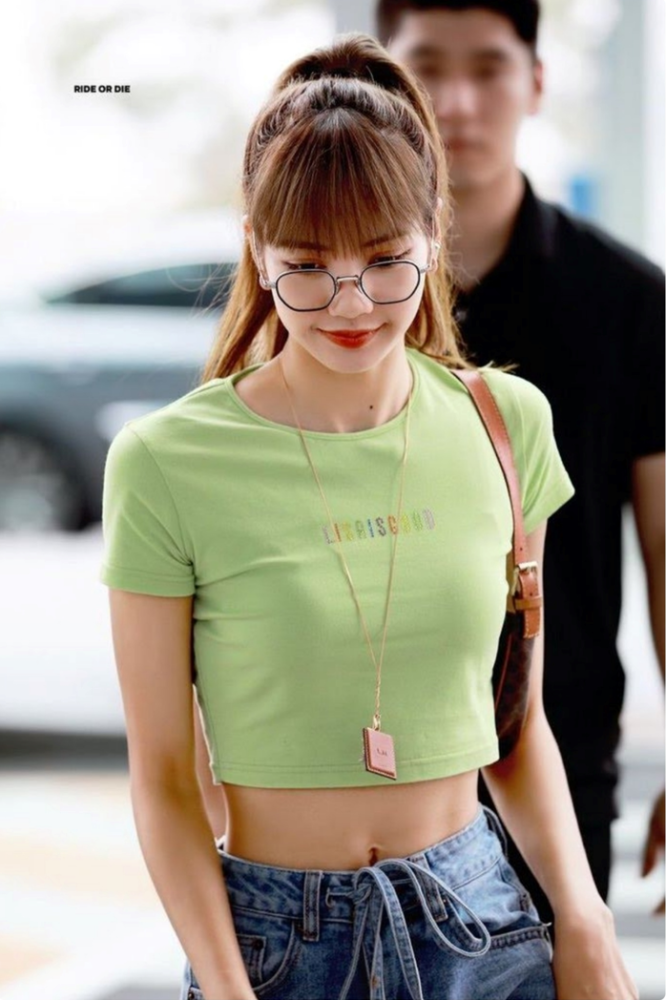 blackpinklisa最具标志性的街拍来看看不一样的lisa