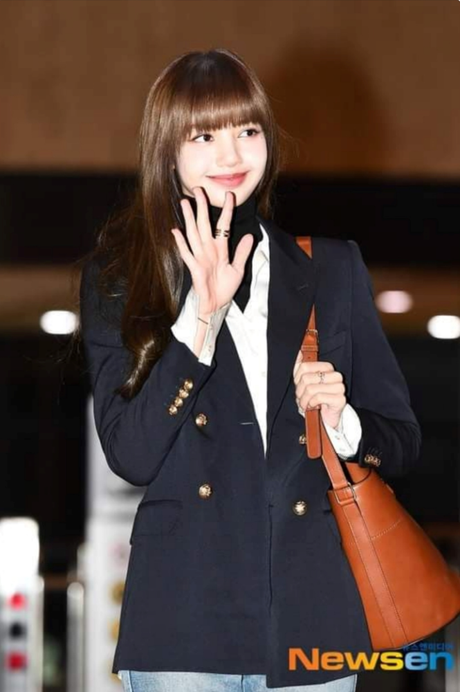 blackpinklisa最具标志性的街拍来看看不一样的lisa