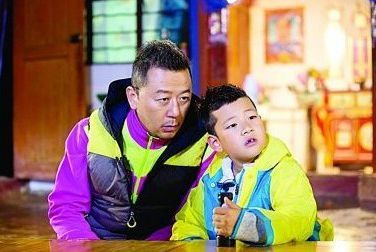 石头是郭涛的儿子,原名叫郭子睿,是《爸爸去哪儿》第一季中最大的孩子