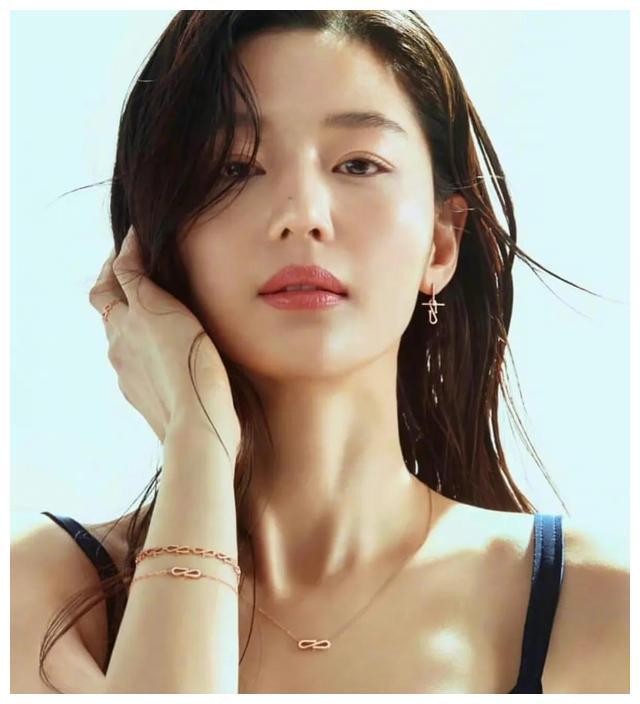 韩国前30漂亮女星有人靠整容入围有人靠木头美人晋级