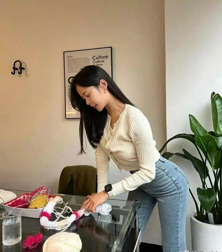 蕾依丽雅女牛仔装不但形美还带酷