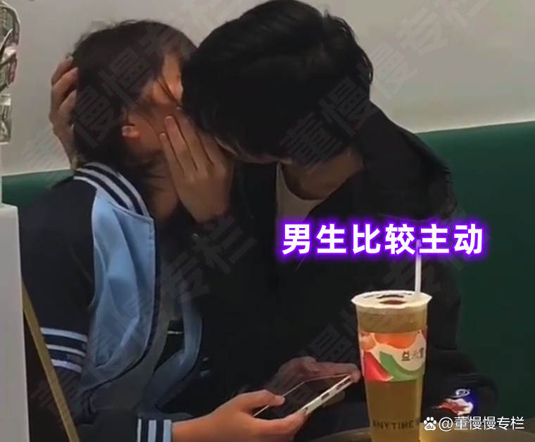 他们懂爱情吗一对初中生情侣在奶茶店kiss被吐槽为父母争光了