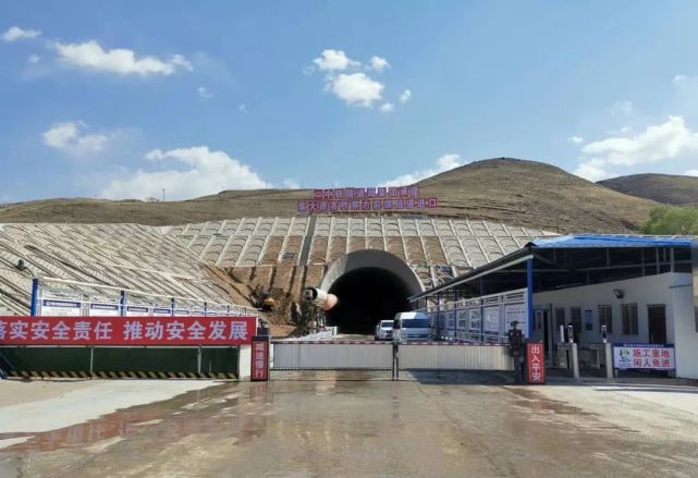 中铁隧道局集团集大原高铁察右前旗隧道项目副总工程师 李志强介绍:察