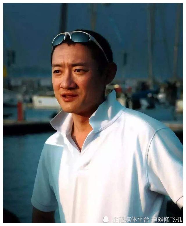 1999年,在汪雨的追求下,张敏沦陷了,她和这位小她7岁的男人你侬我侬.