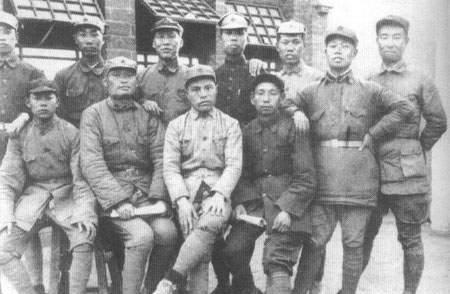 1930年,董振堂与季振同一起指挥了宁都起义,加入了红军队伍,在季振同