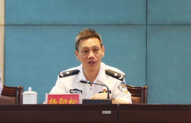 会上,王永旭同志宣读了任免决定,宣布杨劲松同志任娄底市公安局钢城