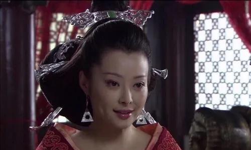 太子无后,这可让老皇帝与太后心中焦虑不安,于是太子的母亲亲自选了5