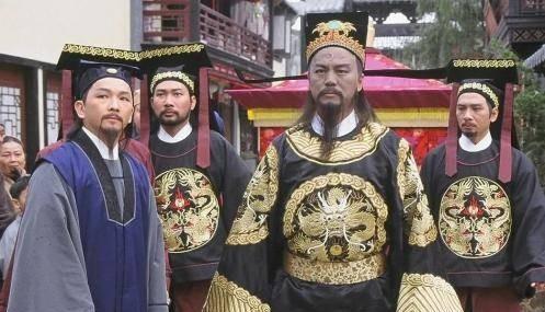 包拯明明是白皙的书生,为何在影视剧中都身材魁梧,面容黝黑?