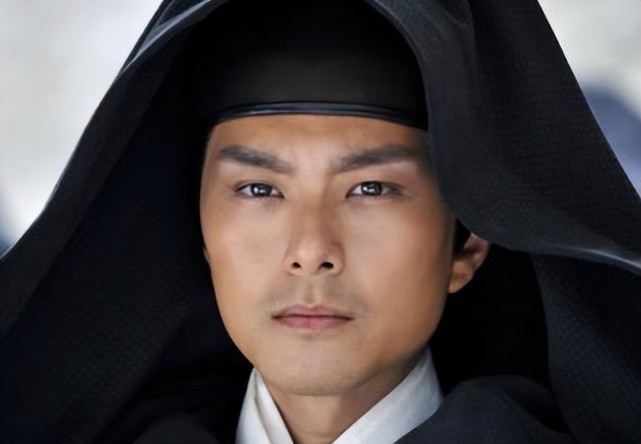有人穿上飞鱼服优雅霸气,有人仪态不行像太监