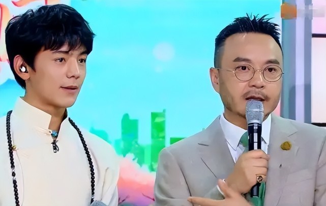 丁真登上天天向上居然是以主持人的身份主持首秀令人失望
